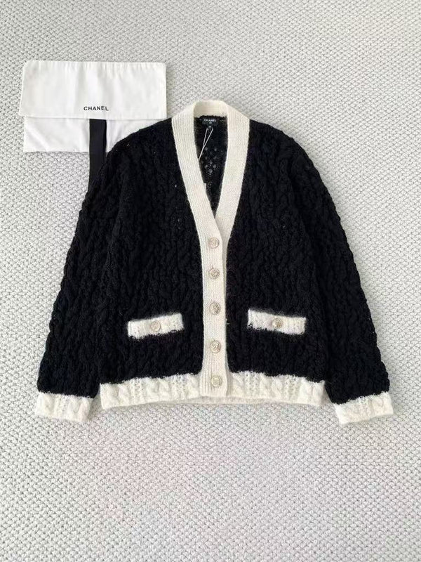 Black and white contrast double pocket V-neck cardigan